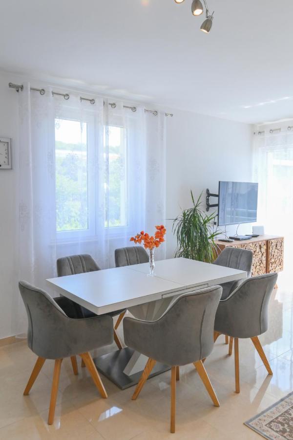 Apartamento Apartman Iskra Rijeka Exterior foto