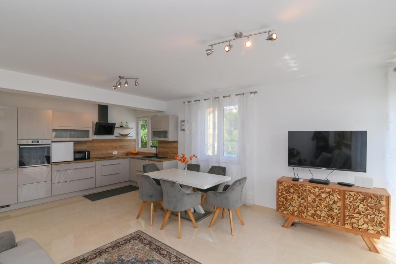 Apartamento Apartman Iskra Rijeka Exterior foto