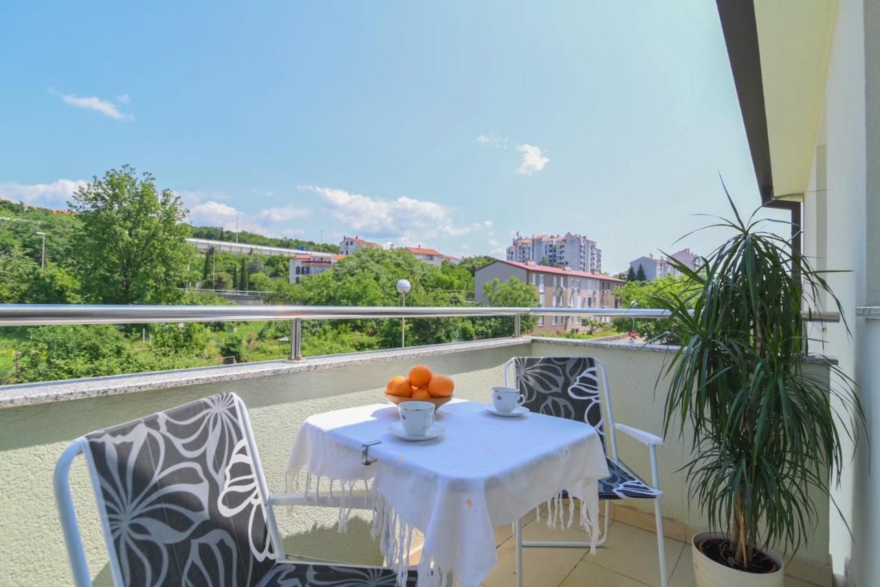 Apartamento Apartman Iskra Rijeka Exterior foto